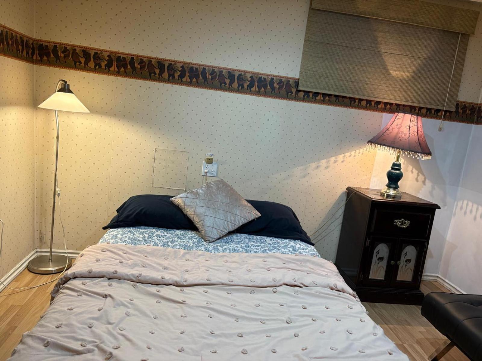 Homestay In Vancouver In Open Living Room- Comfortable & Beautiful Bed ภายนอก รูปภาพ